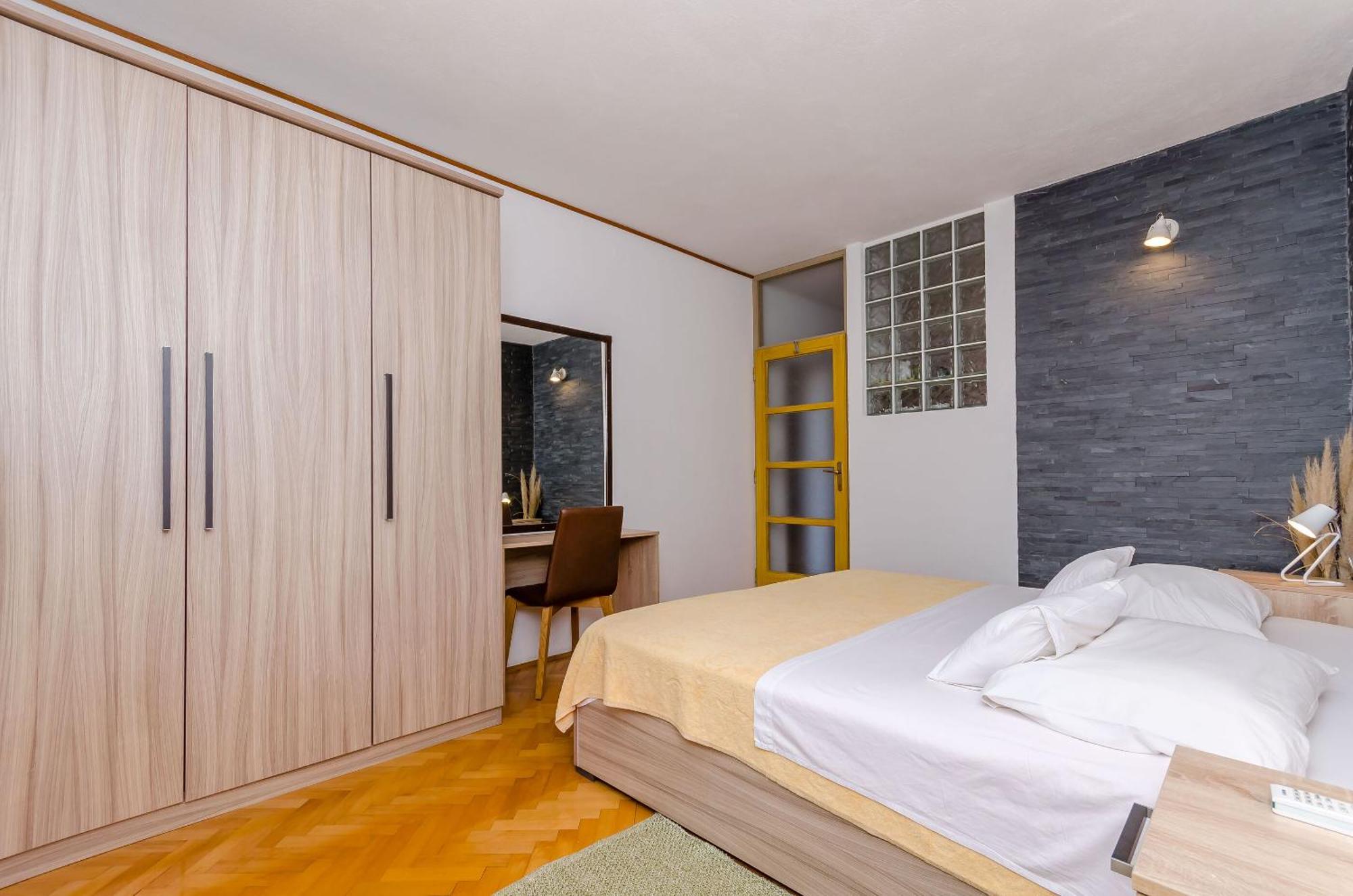 Apartments And Rooms Darinka Врбоска Екстериор снимка