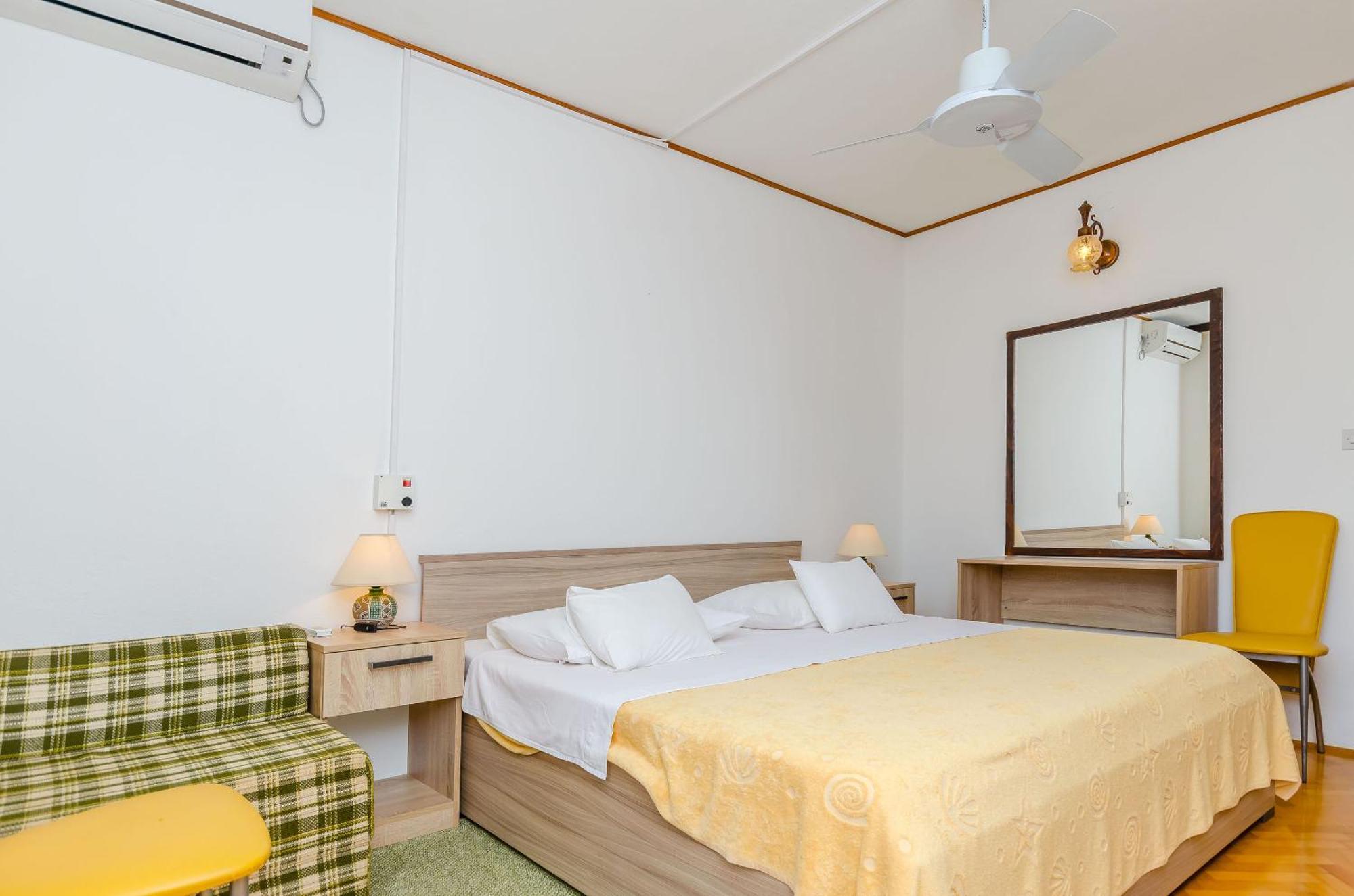 Apartments And Rooms Darinka Врбоска Екстериор снимка