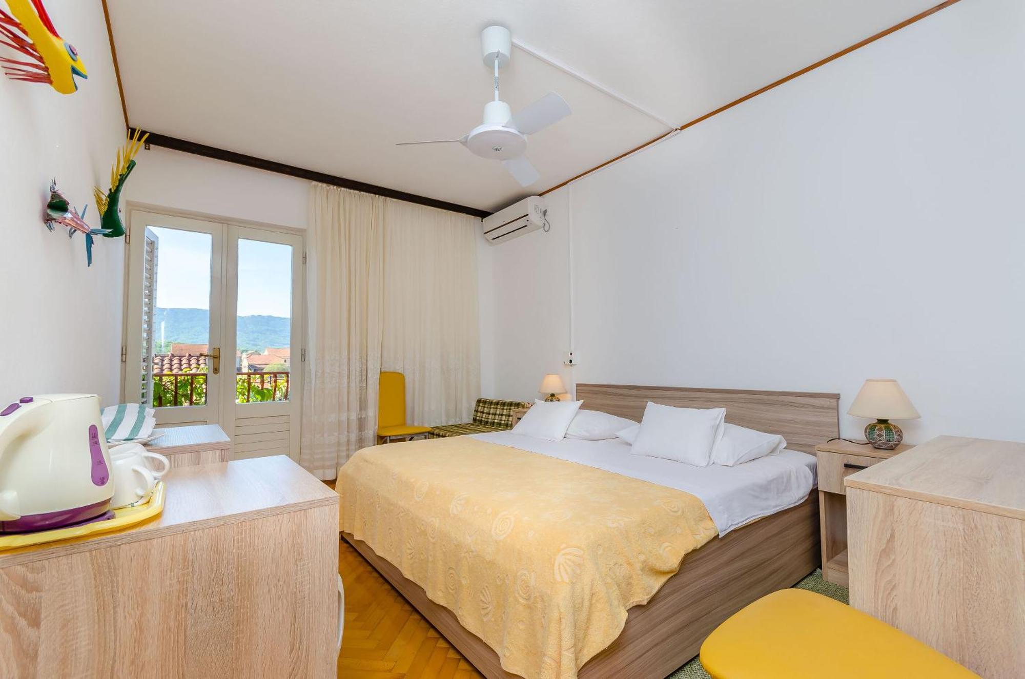 Apartments And Rooms Darinka Врбоска Екстериор снимка