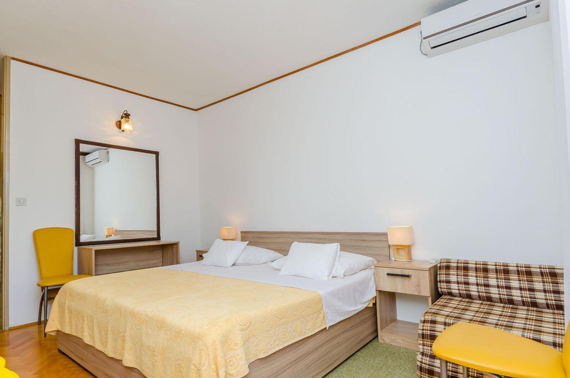 Apartments And Rooms Darinka Врбоска Екстериор снимка
